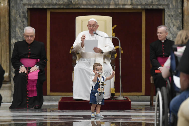 El Papa Francisco insta a no pasar de ser "testigos cristianos" a "acusadores cristianos"