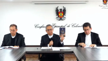 Iglesia presenta documento para iluminar el camino hacia la paz en Colombia