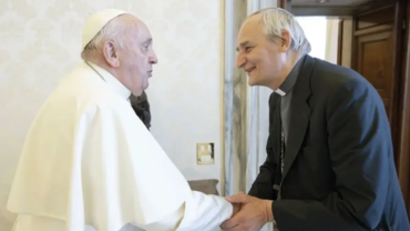 Cardenal enviado por el Papa Francisco se reúne en China con representante del gobierno