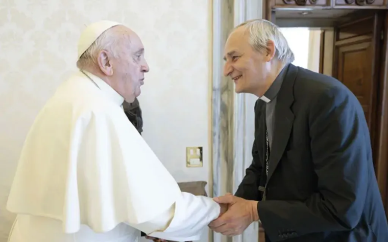 Cardenal enviado por el Papa Francisco se reúne en China con representante del gobierno