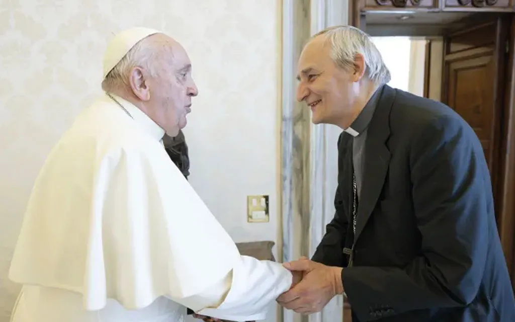 Cardenal enviado por el Papa Francisco se reúne en China con representante del gobierno