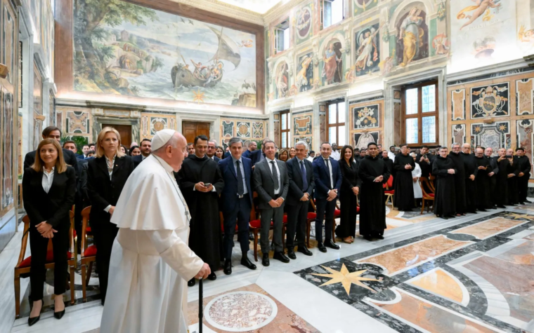 Este es el “consejo espiritual” que el Papa Francisco da a los farmacéuticos