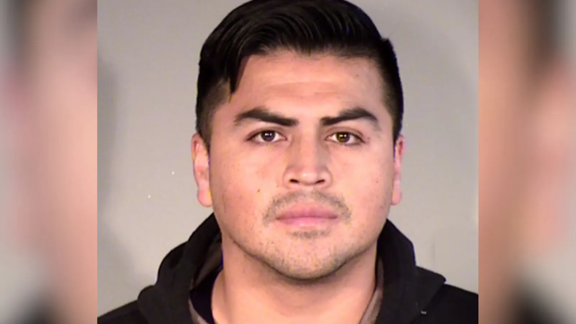 Arrestan a sacerdote en Estados Unidos por posesión de pornografía infantil