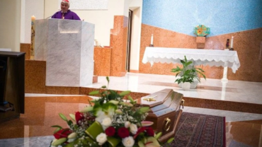 Cardenal celebra el funeral de “Mirko”, el mendigo “sin rostro” del Vaticano