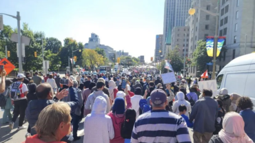 Multitudes de padres marchan en Canadá contra el adoctrinamiento de género