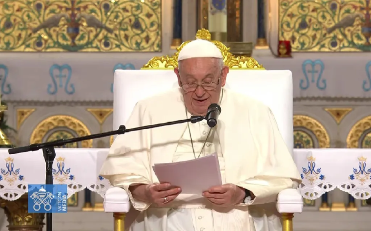 Saludo del Papa Francisco en la oración mariana con el clero de Marsella, Francia