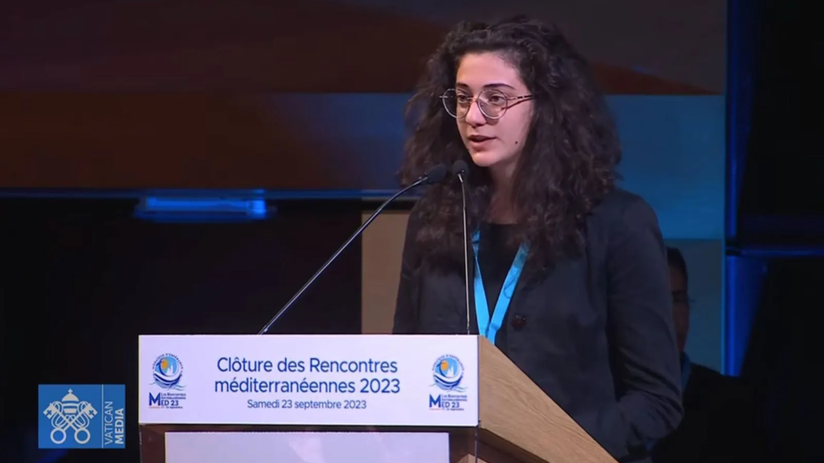 Joven que ayuda a migrantes: El Mediterráneo es “escenario de crímenes contra la humanidad”