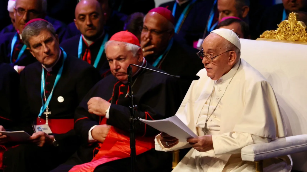 Papa Francisco: Quien arriesga su vida en el mar no invade, busca acogida y vida