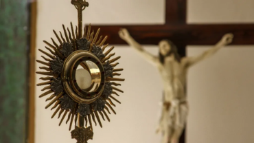 Arzobispo se une al dolor de una parroquia ante el robo de Jesús Sacramentado
