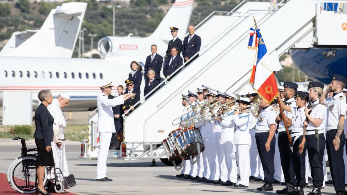 El Papa llega a Marsella: “Espero tener el coraje de expresar todo lo que quiero decir”