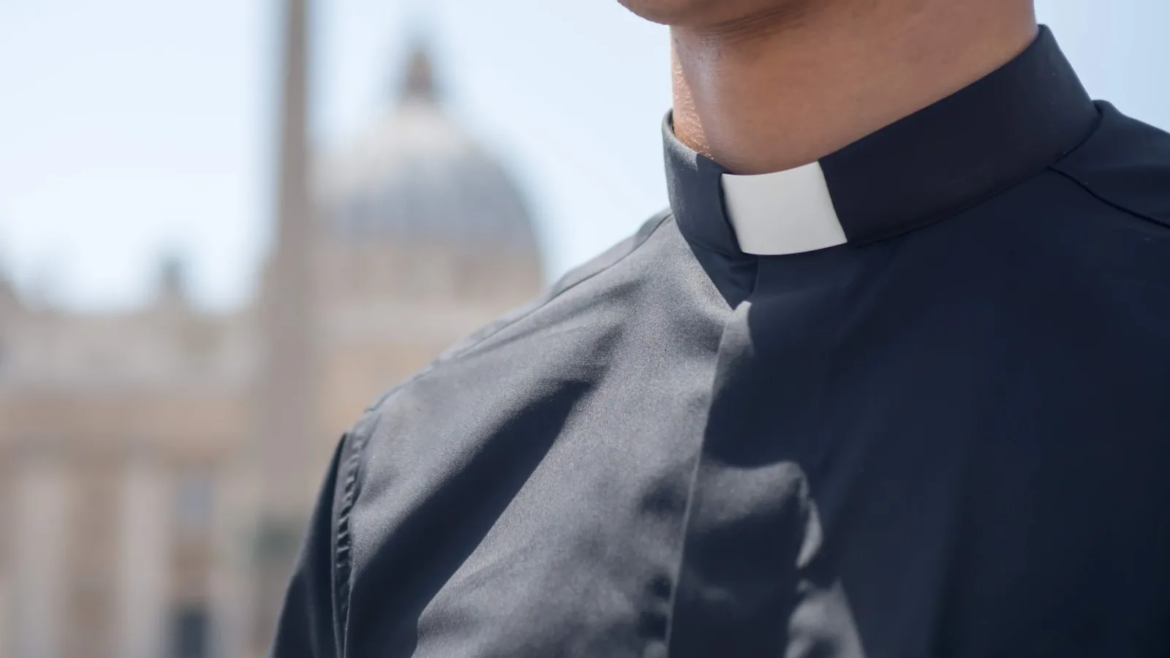 Detenido un sacerdote acusado de sedar y abusar sexualmente de varias mujeres