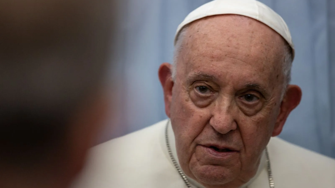 El Papa condena la eutanasia y el aborto al volver de Francia: “Con la vida no se juega”