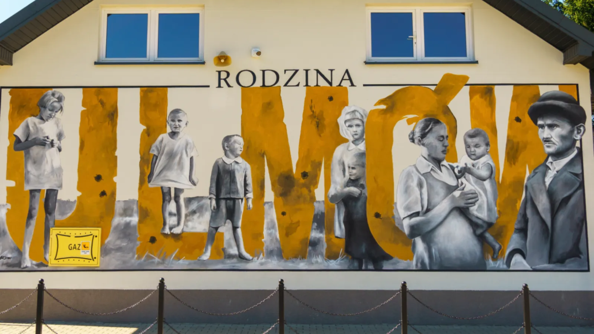 Sacerdote lleva peticiones de todo el mundo ante la beata familia Ulma