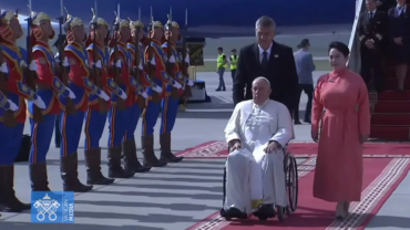 El Papa Francisco llega a Mongolia y comienza histórica visita
