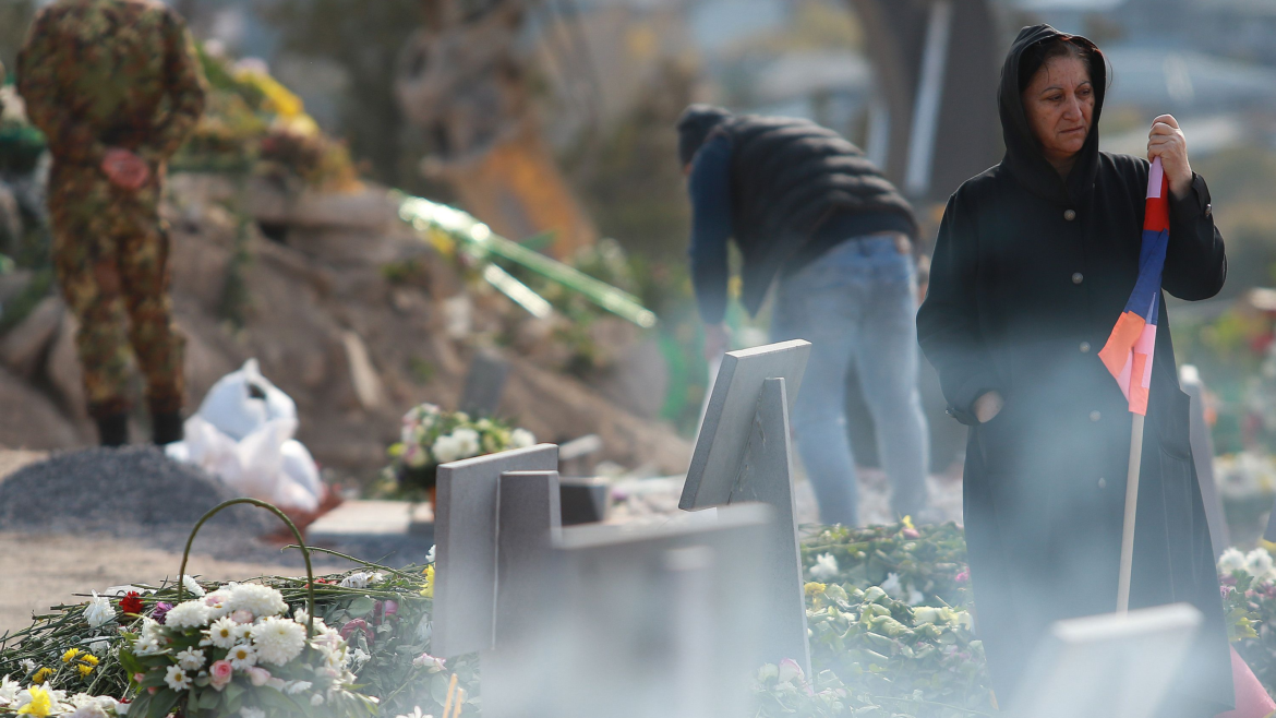 Explosión mata a 68 refugiados armenios mientras miles huyen de Nagorno-Karabaj