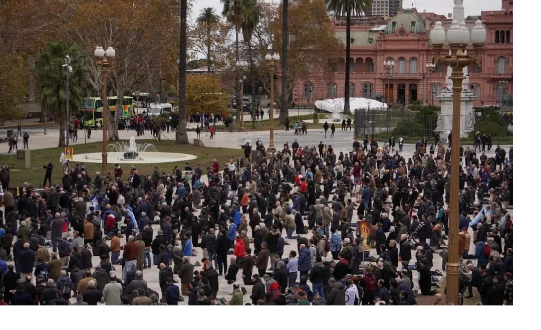 Más de 40 países se unen en una nueva edición del Rosario de Hombres