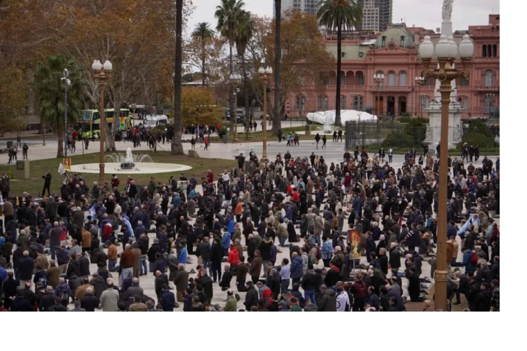 Más de 40 países se unen en una nueva edición del Rosario de Hombres