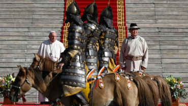 Así dio la bienvenida Mongolia al Papa Francisco, el primer Pontífice en visitar el país