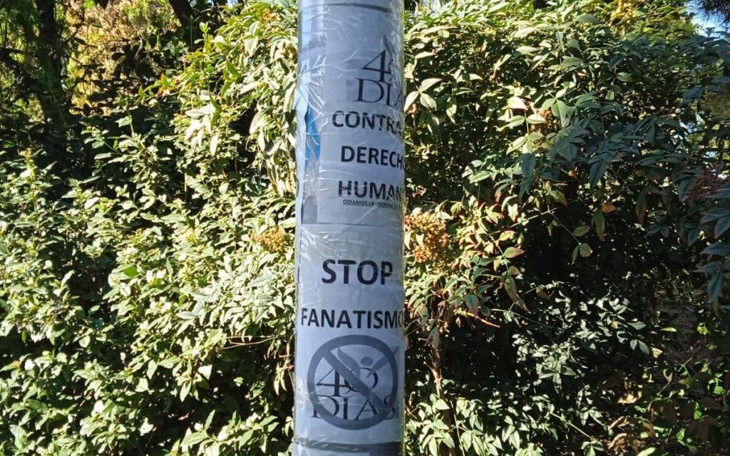 Carteles contra 40 Días por la Vida: “Integristas religiosos peligrosos sueltos”