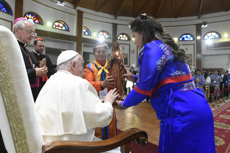 El Papa Francisco bendijo la estatua de la Virgen de Mongolia, “Madre del Cielo”