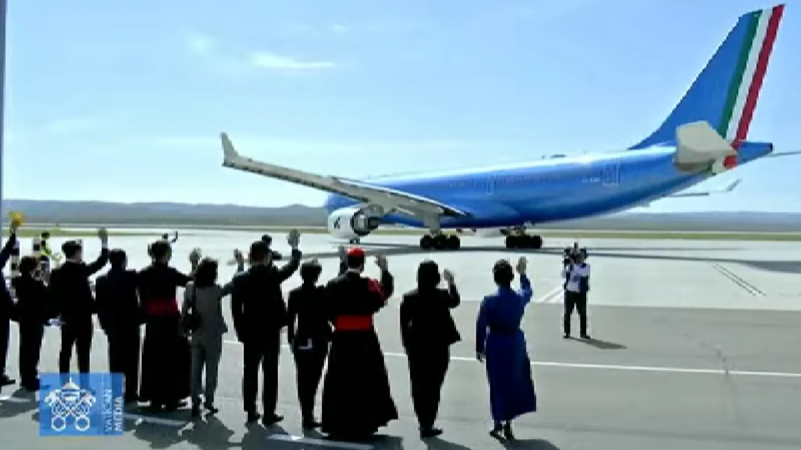 El Papa Francisco se despide de Mongolia y regresa a Roma