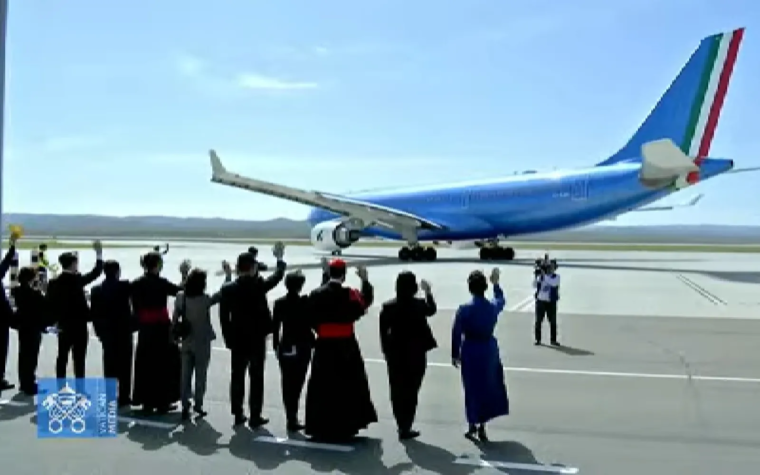 El Papa Francisco se despide de Mongolia y regresa a Roma