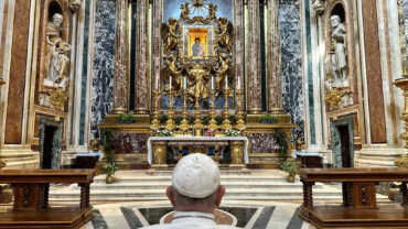 El Papa Francisco agradece su viaje a Mongolia a la Virgen de Santa María la Mayor