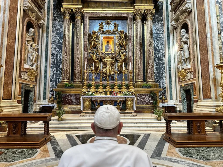 El Papa Francisco agradece su viaje a Mongolia a la Virgen de Santa María la Mayor