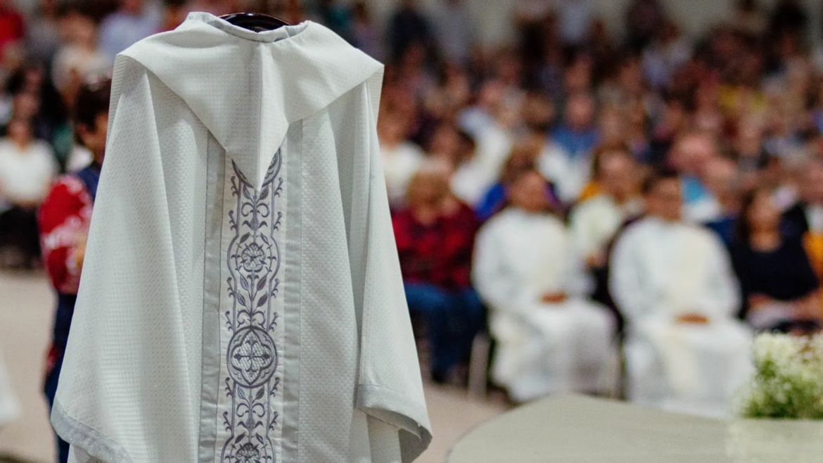 Obispado de Málaga aparta “de sus tareas sacerdotales” a cura acusado de acoso