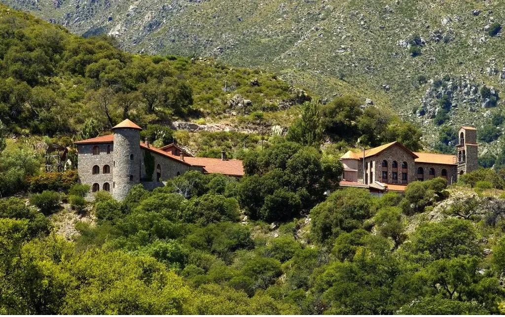 Hermanas benedictinas cierran monasterio y lo donan a diócesis argentina
