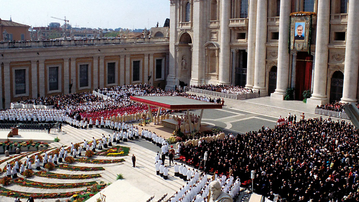 Un día como hoy San Juan Pablo II canonizó a San Josemaría Escrivá, fundador del Opus Dei