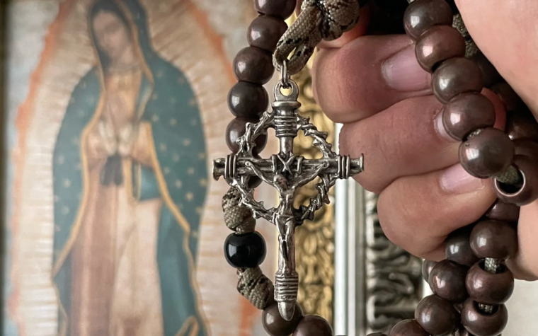 El Papa Francisco anima a “experimentar la belleza del rezo del Rosario” en octubre