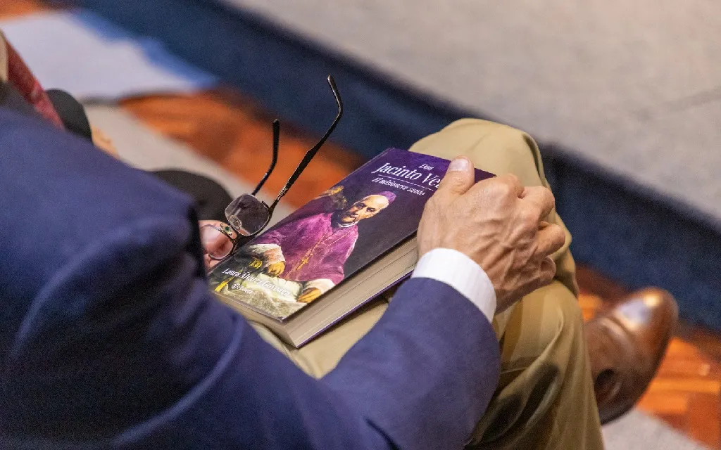 Presentan biografía del Beato Jacinto Vera en la Feria Internacional del Libro