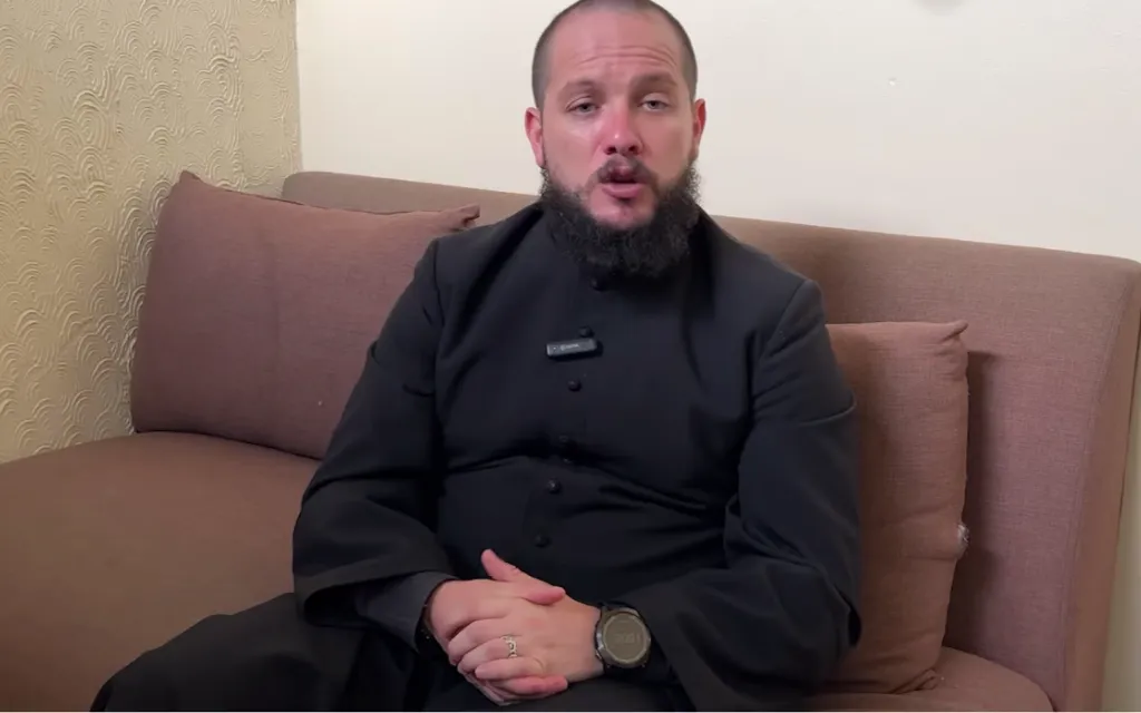 Sacerdote mexicano se niega a abandonar Israel sin su compañero brasileño