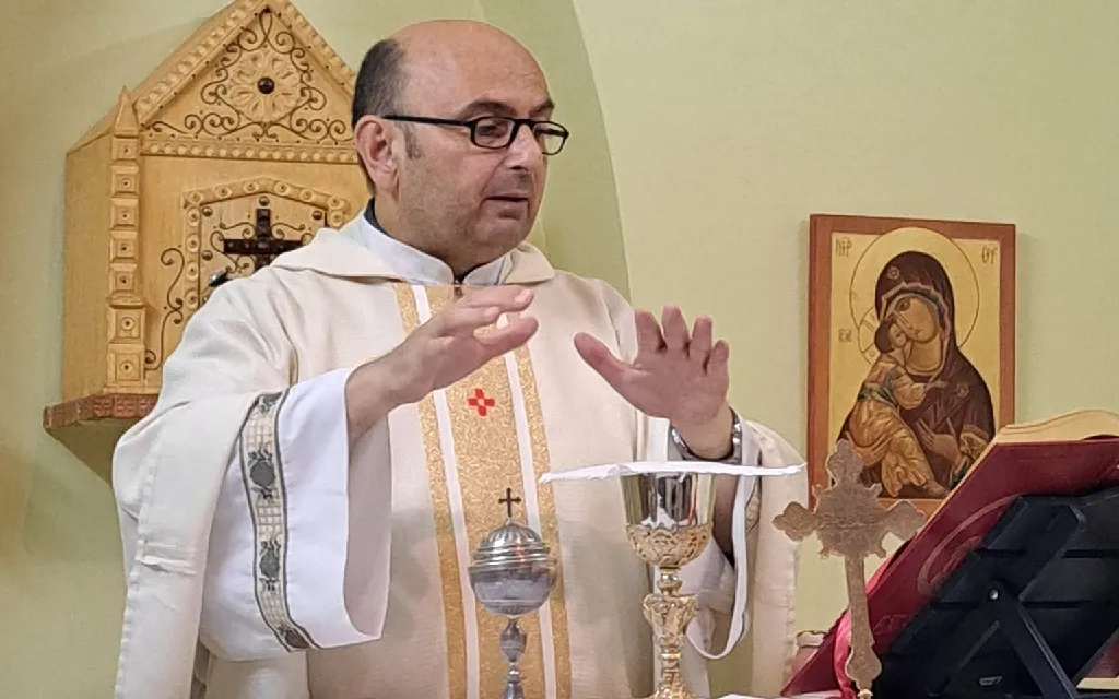 El único párroco de Gaza pide “por piedad que frenen” la atrocidad de la guerra