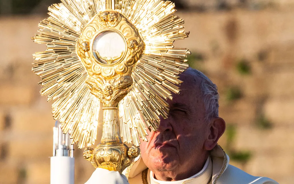 El Papa Francisco anima a cultivar una relación de amor con Jesús en la Eucaristía
