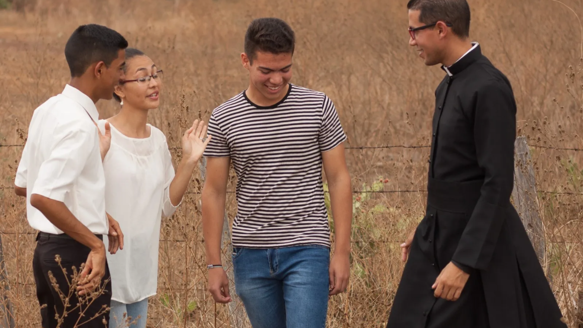 La evangelización es el testimonio de cómo Jesús cambia la vida, dice Obispo