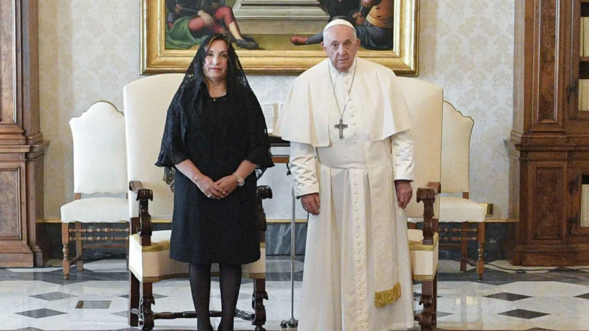 Papa Francisco recibe en el Vaticano a la presidente de Perú