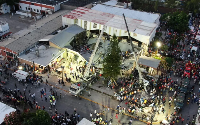 Fallecen 11 personas por el derrumbe de una iglesia durante un bautizo en México