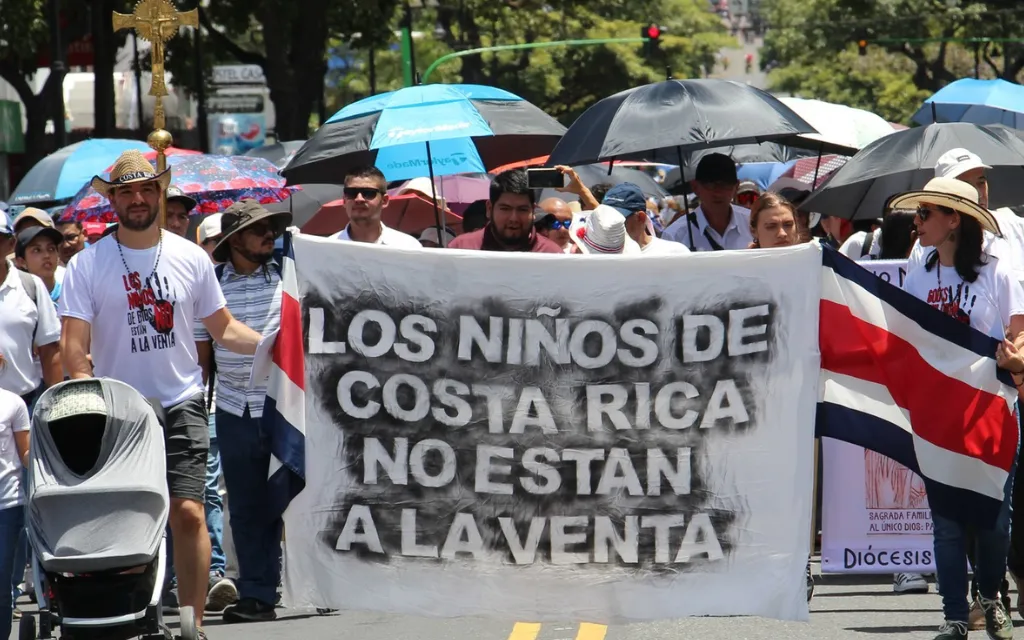 Con multitudinaria marcha en Costa Rica proclaman: “Nuestros niños son sagrados”