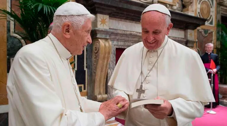 El Papa Francisco celebrará una Misa en memoria de Benedicto XVI y obispos fallecidos