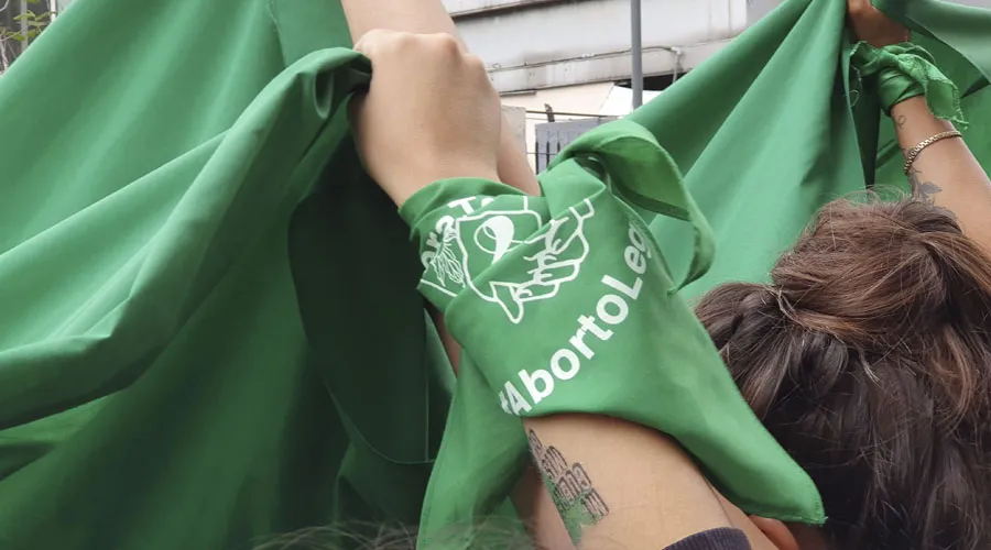 Denuncian el ataque a una iglesia por parte de un grupo de manifestantes proaborto