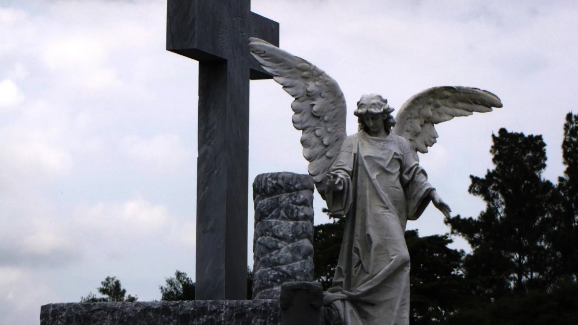 Fieles difuntos: Sacerdote ofrece consejos para ayudar a quienes lloran a sus seres queridos