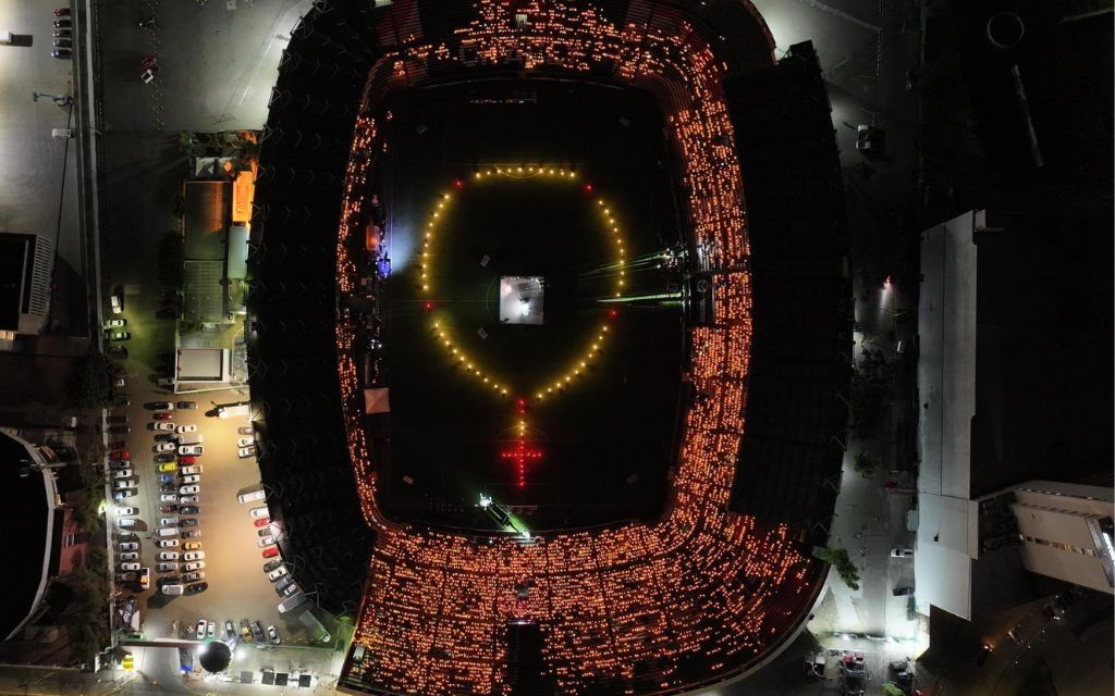 Elevan plegaria por la paz en multitudinario “Rosario viviente” en México 