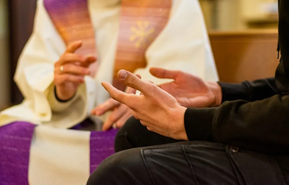Profanadores de una capilla, arrepentidos, se confiesan y devuelven lo robado