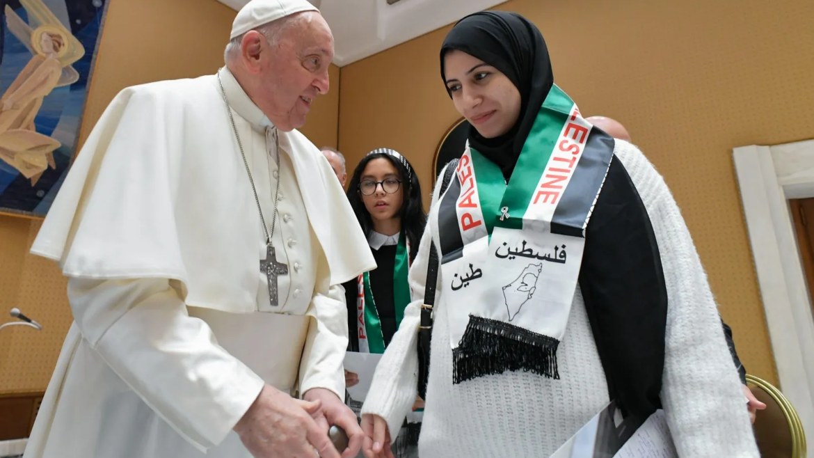 El Papa recibe a familiares de rehenes israelíes y de palestinos de Gaza: “Esto no es guerra, es terrorismo”