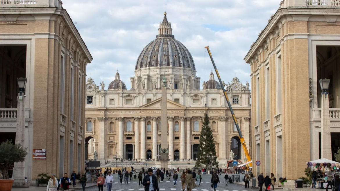 El árbol de Navidad llega al Vaticano: con su madera fabricarán juguetes para niños necesitados