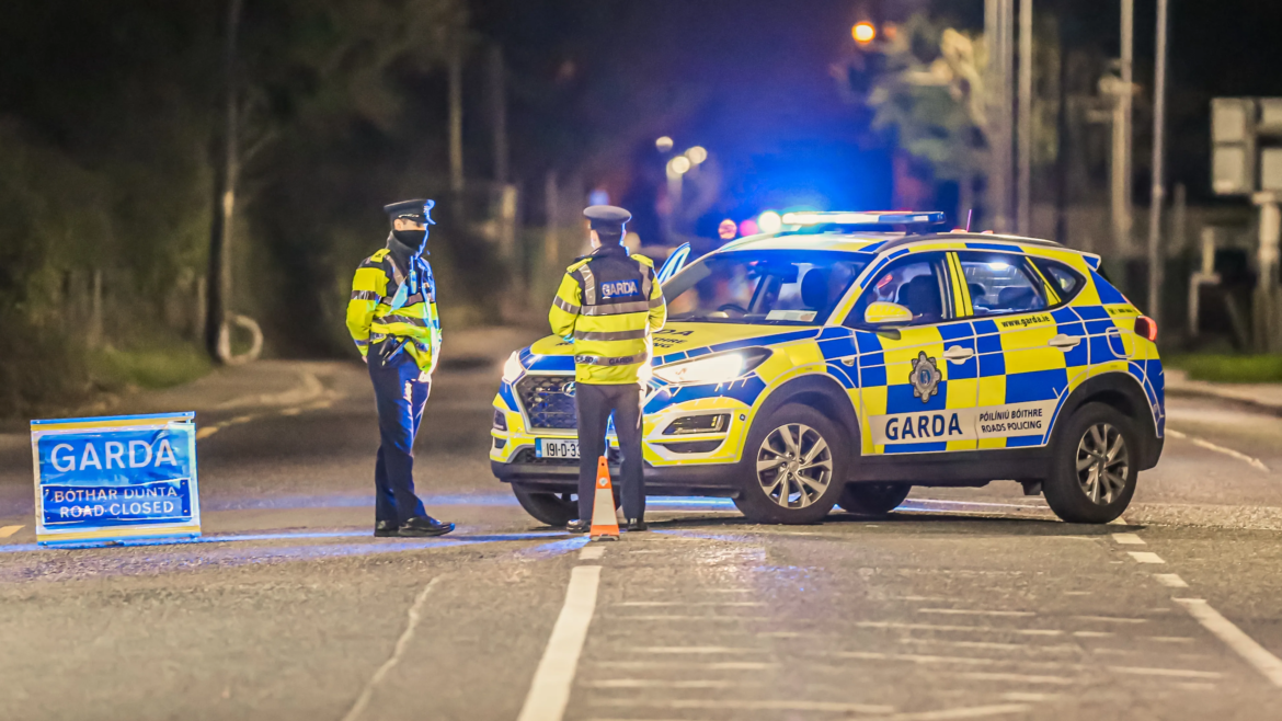 Arzobispo repudia ataque que dejó 3 niños apuñalados y violentos disturbios en Irlanda