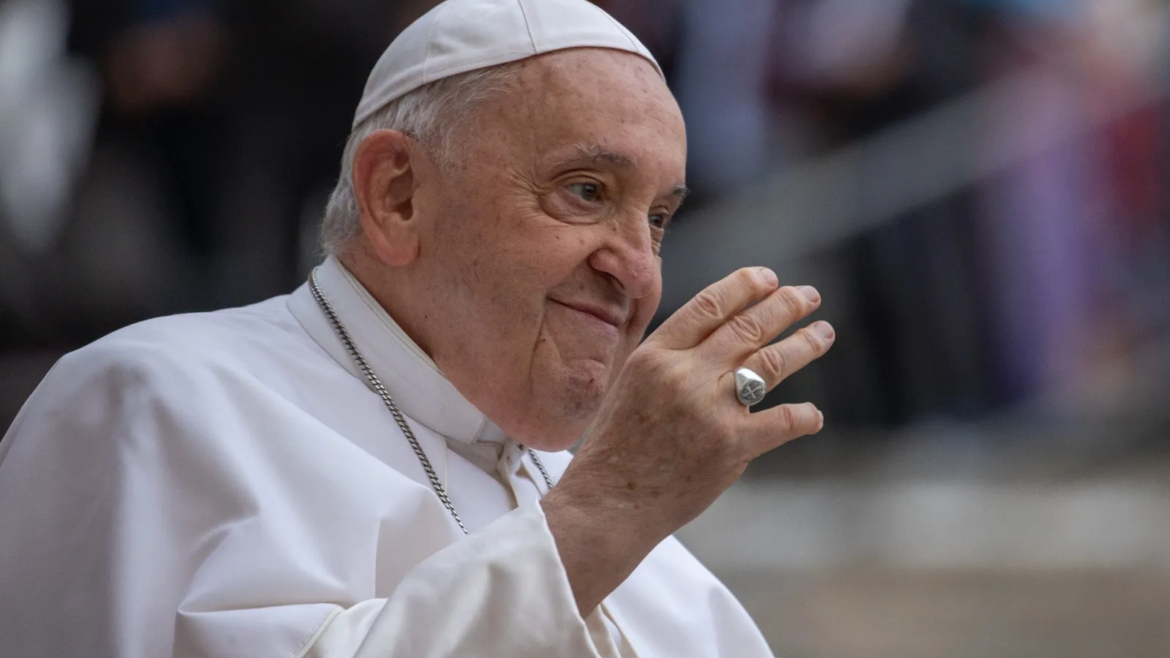 Vaticano: El estado de salud del Papa Francisco es “bueno y estable” y su respiración mejora