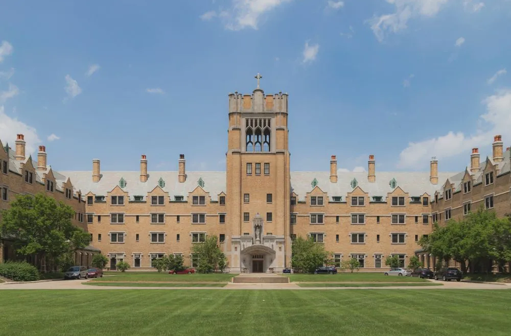 Universidad católica femenina ahora acepta a hombres que se identifican como mujeres